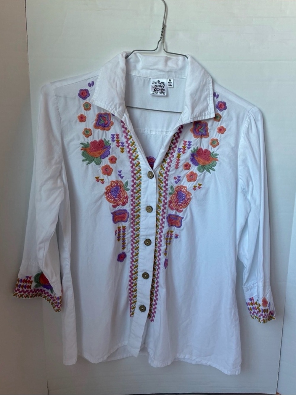 Parsley & Sage White Button-Up Blouse with Multicolor Floral Embroidery